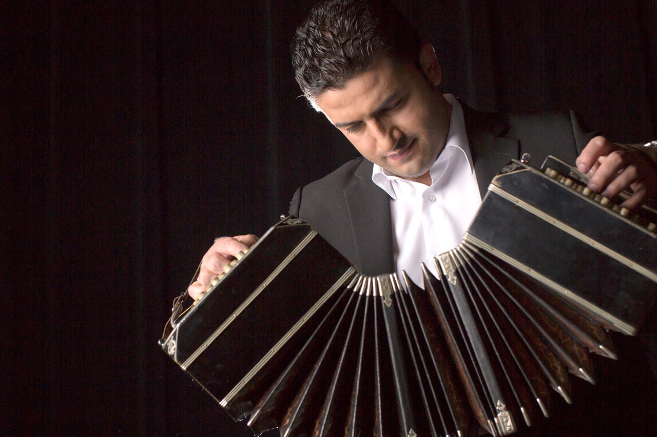 Giovanni Parra playing the bandoneon
