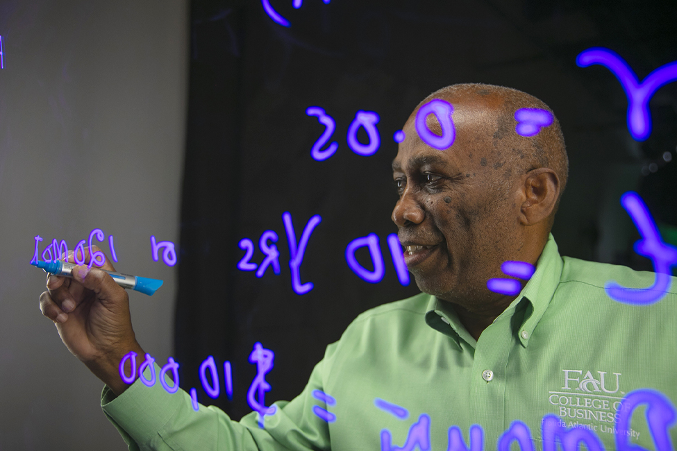 FAU Davie's Faculty Innovation Hub: Helping Professors Innovate their Courses with Technology