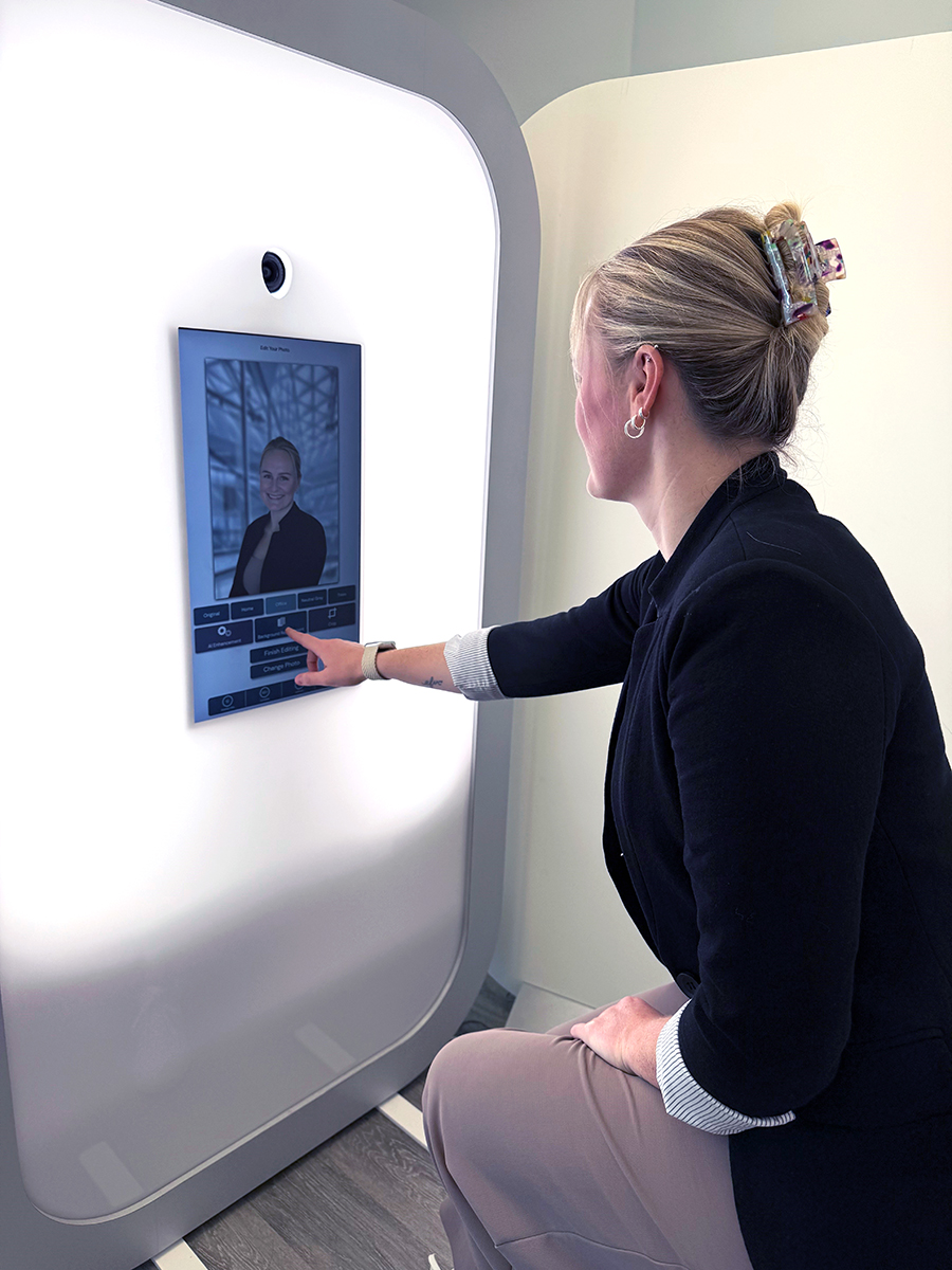 Elise using the Iris photo filters