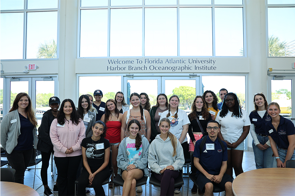 Science Students Dive Into Research at FAU Harbor Branch with WLW-ECOS Field Trips