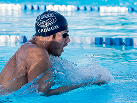Male swimmer in the pool.