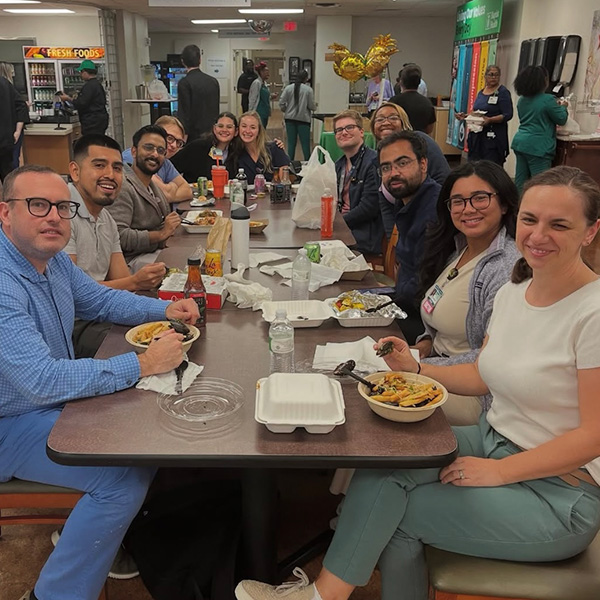 IM Residents at lunch with faculty