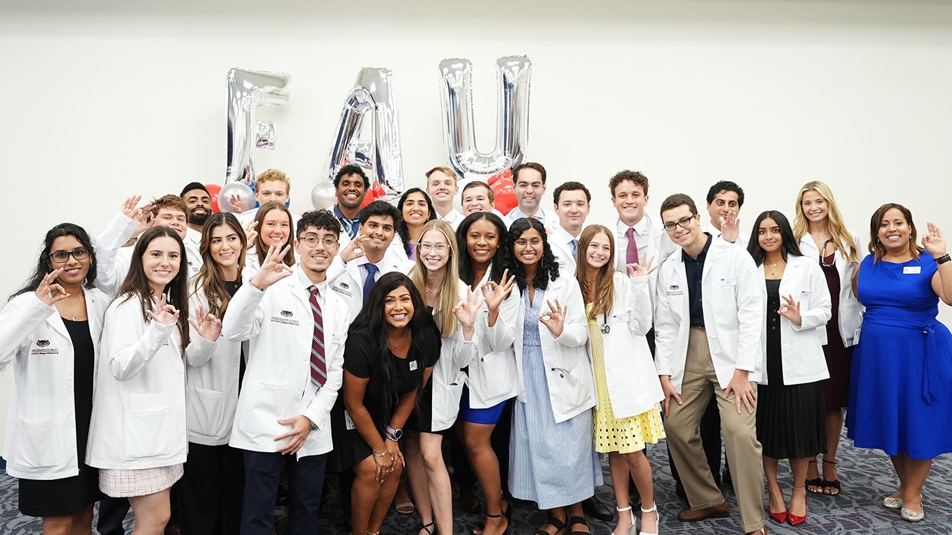 FAU MedOwl students and staff showing their school spirit