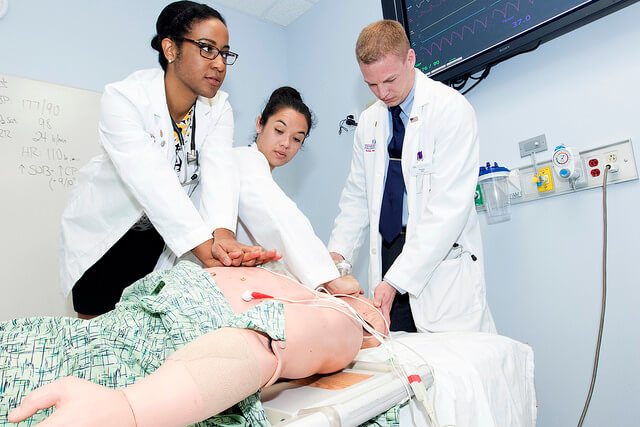 Students training at the Clinical Skills Simulation Center