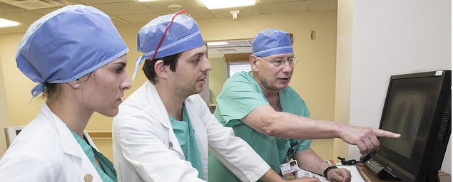 Surgery residents with surgeon