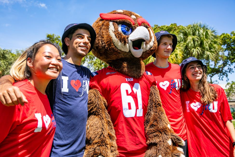 FAU students pose with mascot Owlsley.