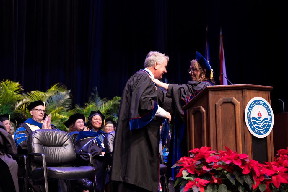Kerry Sanders, former senior news correspondent for NBC News, receives the FAU Presidential Medallion from President Stacy Volnick.