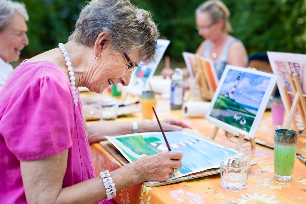 women painting