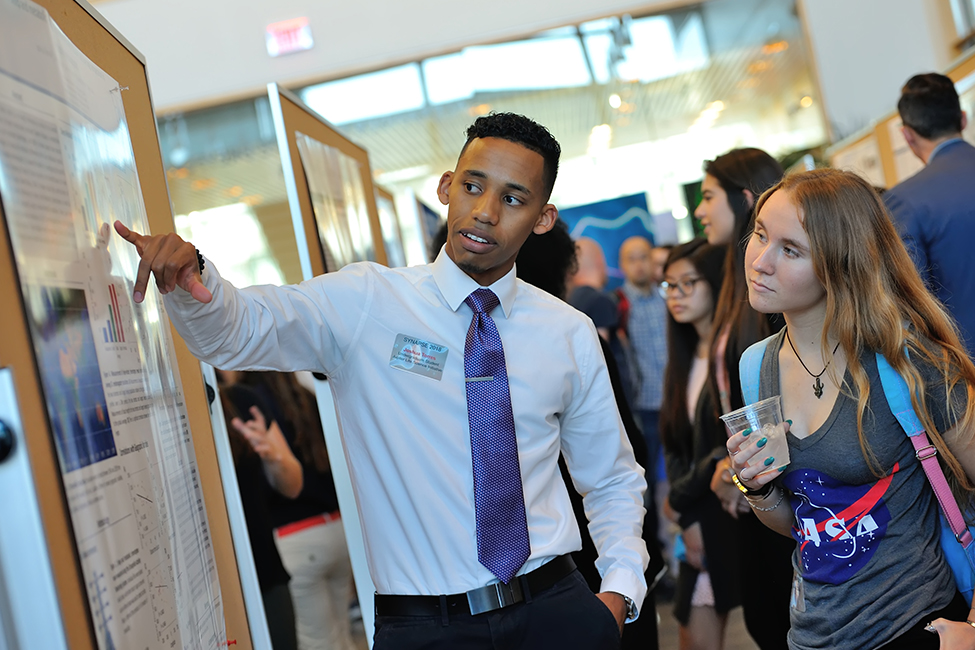 FAU undergraduate neuroscience major, explains his research at “Synapse 2018.”