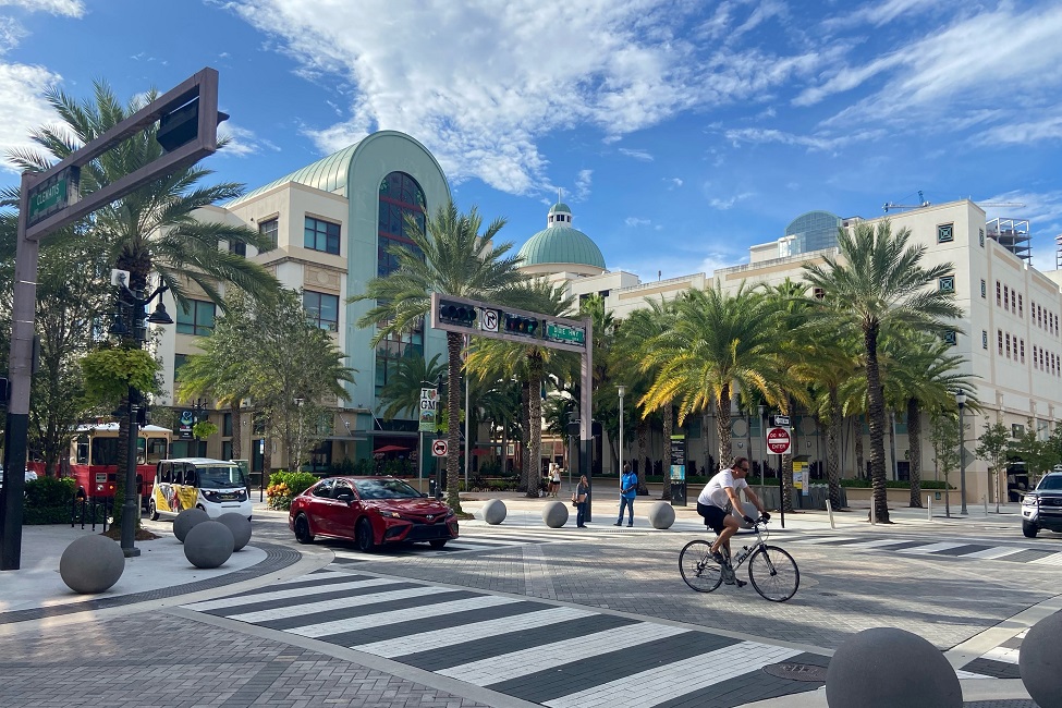 City, Urban Travel, Automobiles, Bikes, Pedestrians, West Palm Beach