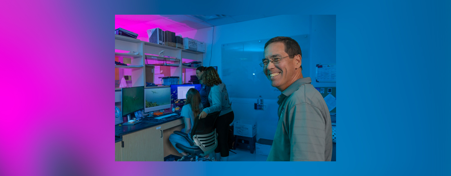 Stephen Kajiura in lab