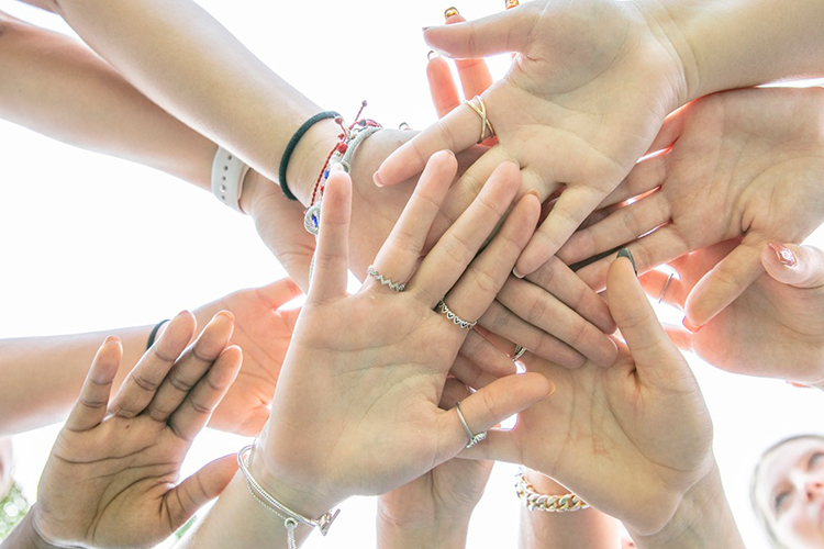 Do Best Friends or Popular Peers Shape Teen Behavior?