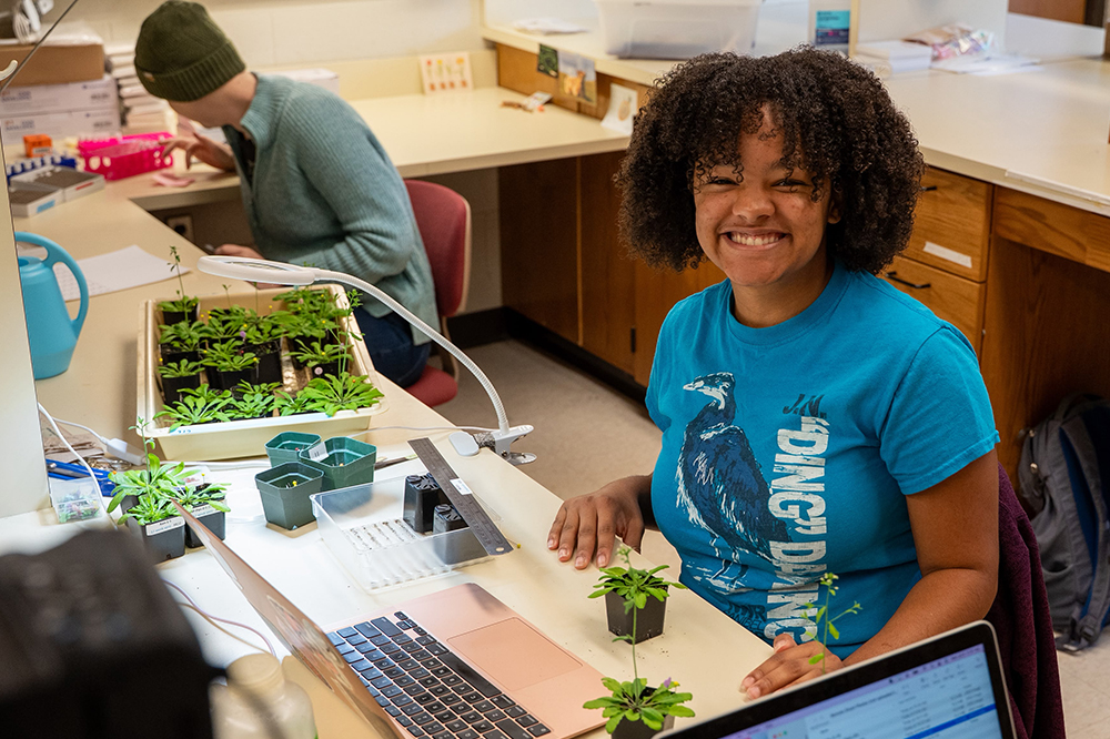 Making Memories in Michigan: Two Schmidt College of Science Undergraduates Share Their WLW-ECOS Summer Externship Experiences