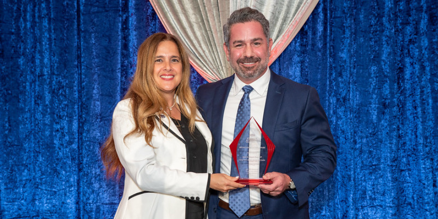 alumni-of-the-year-siegel-web-hero