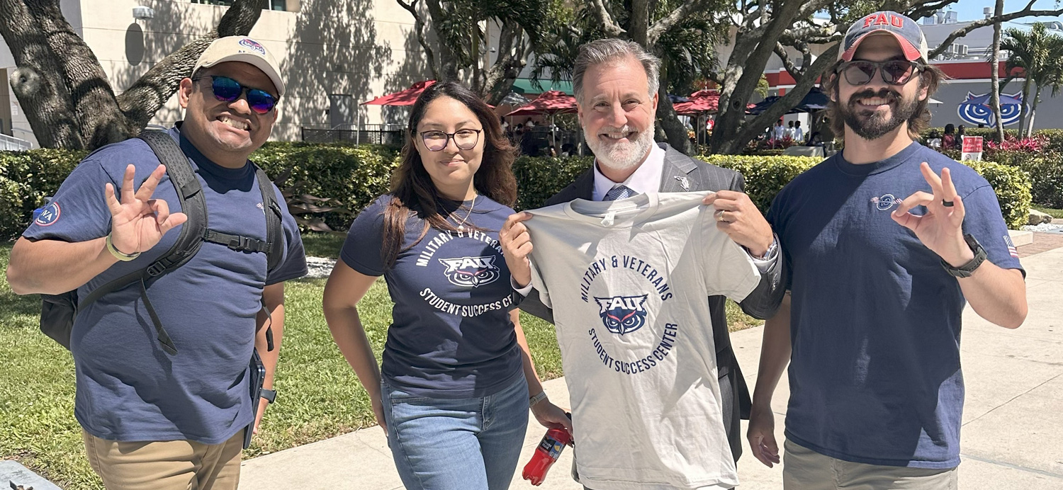 students posing with president Hanser
