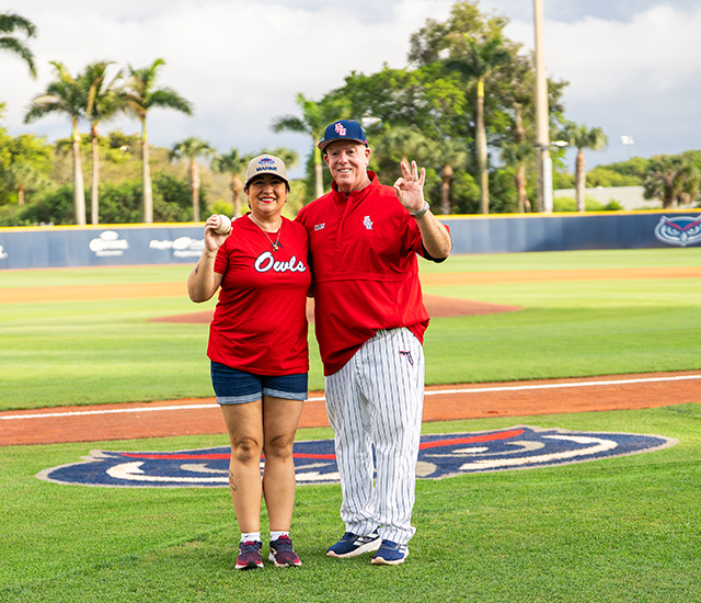 Florida Atlantic grad posing with Owl fingers